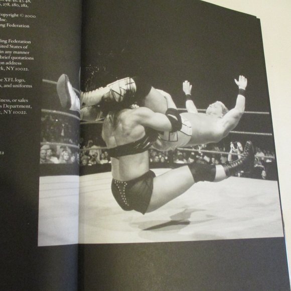 WWE Vintage 2000 Chyna Medium Black Red White Graphic Wrestling Book - Picture 7 of 7